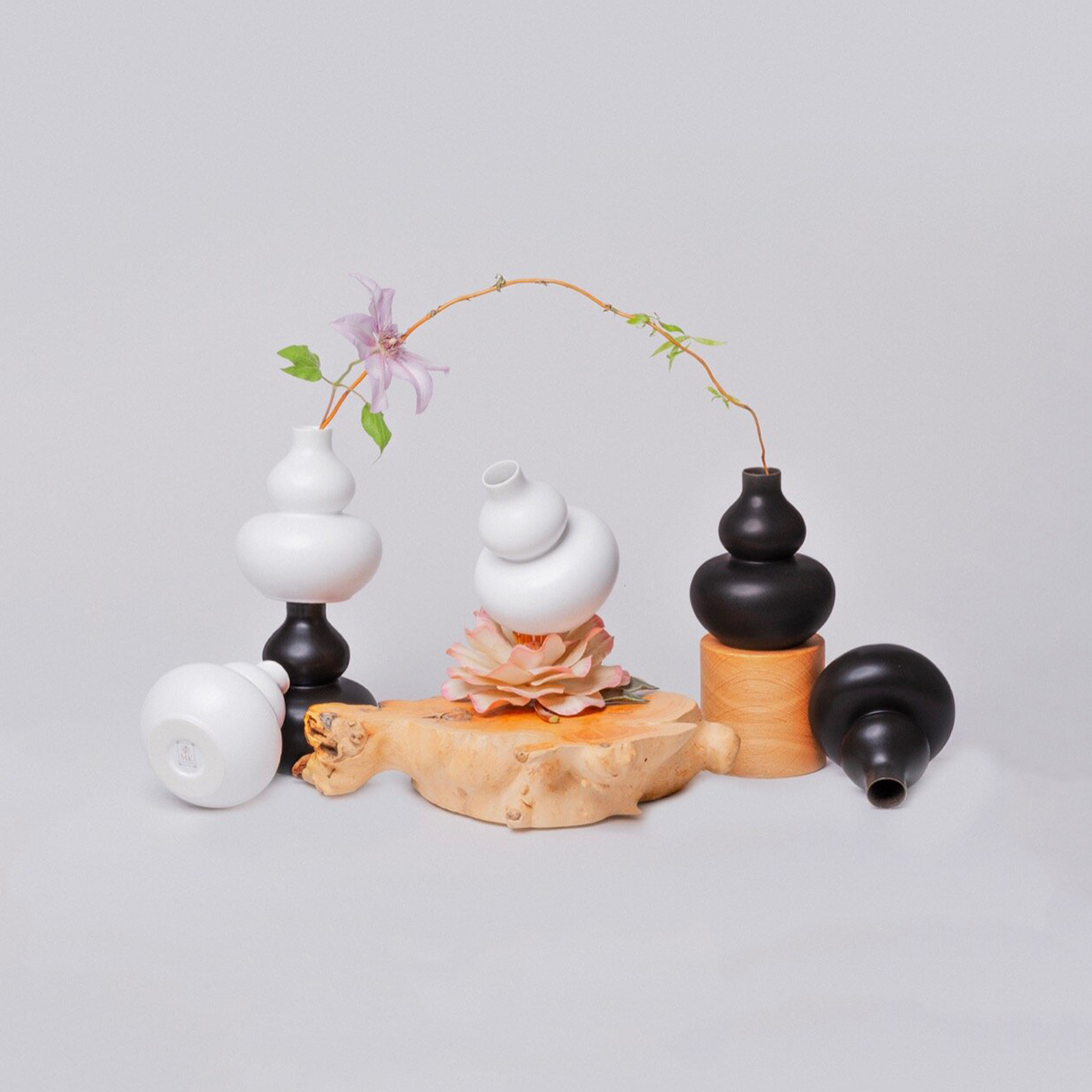 BLACK OR WHITE MINI VASE 4 (MV4)