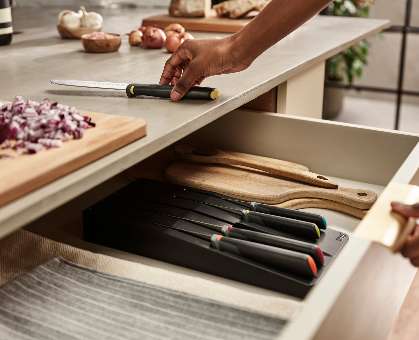 Elevate™ Store 5-piece Knife Set with In-drawer Storage Tray