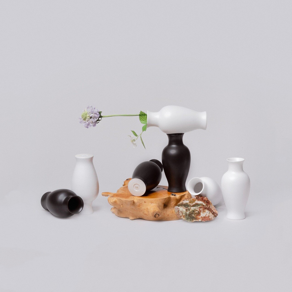 BLACK OR WHITE MINI VASE 9 (MV9)