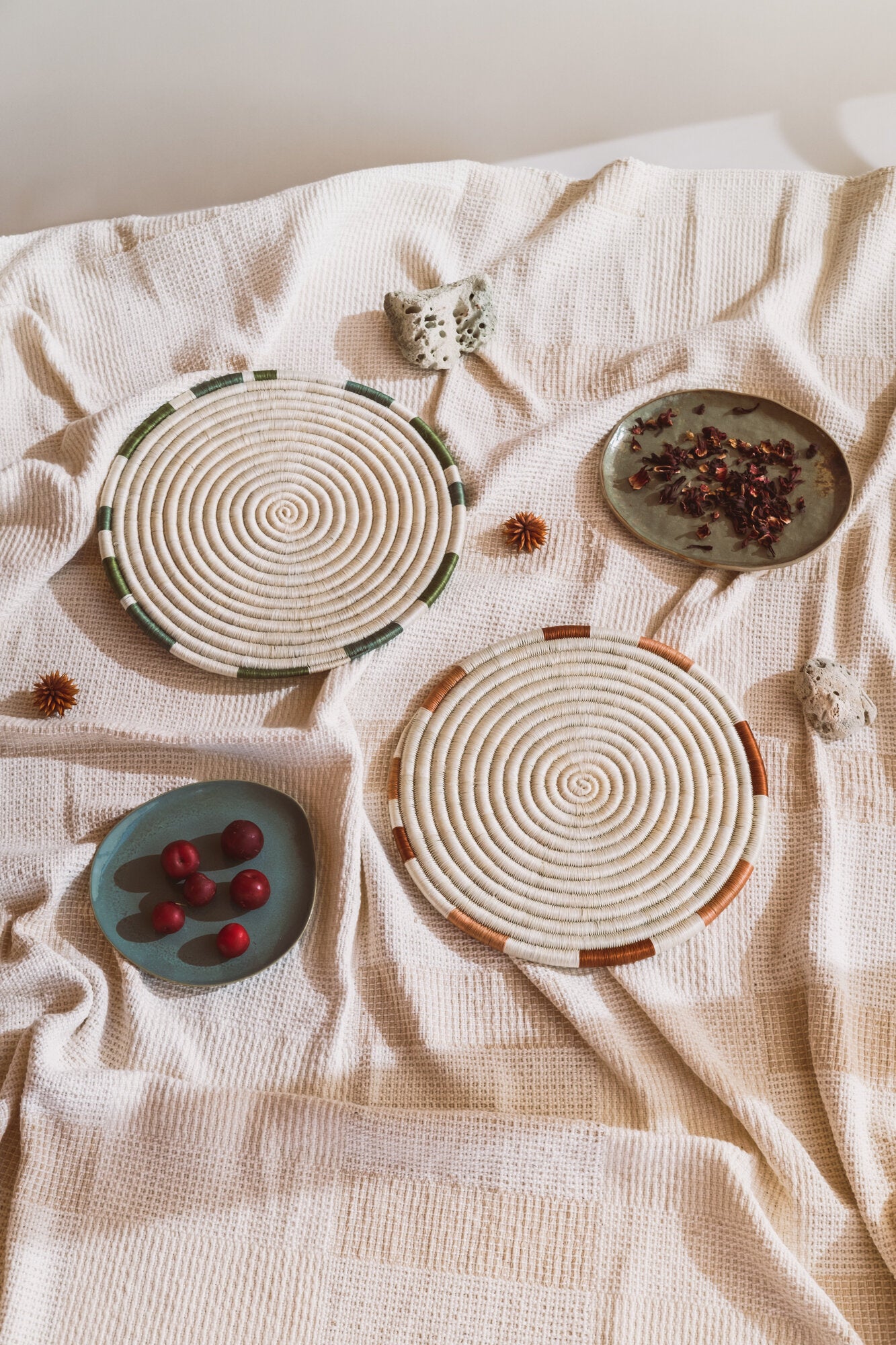 Monserrate Simple Round Placemat/Charger (Set) (2 colors)
