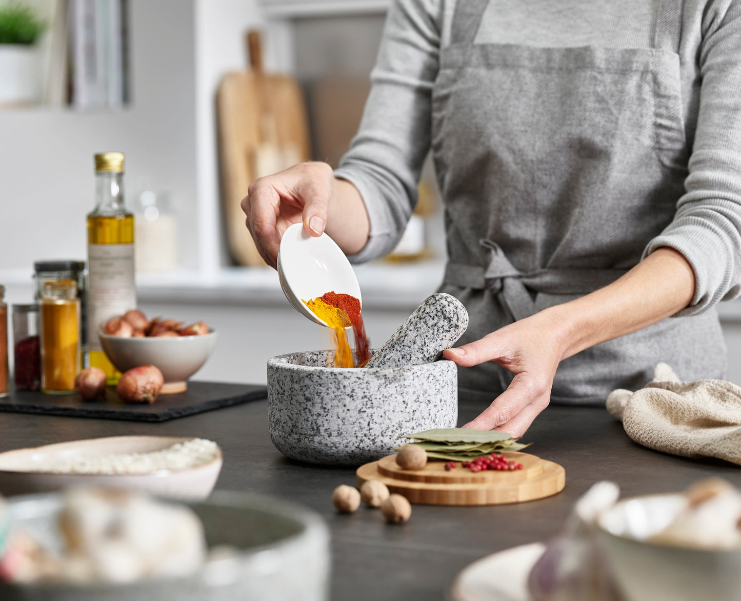 Dash™ Pestle & Mortar with Bamboo Lid