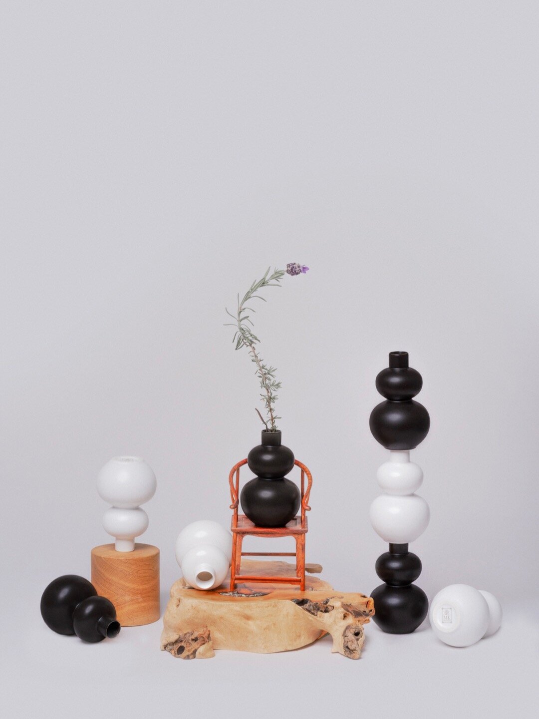 BLACK OR WHITE MINI VASE 5 (MV5)