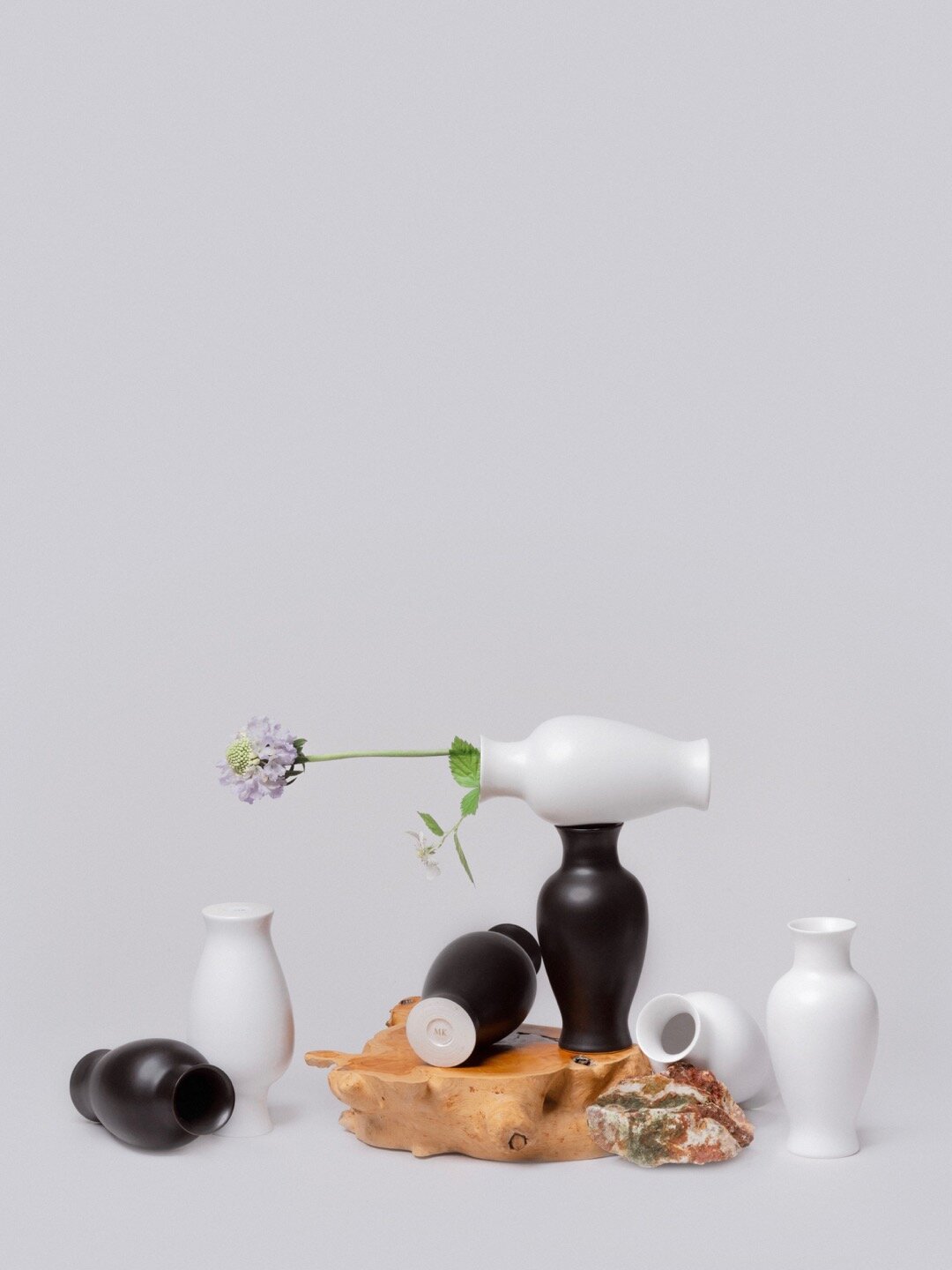 BLACK OR WHITE MINI VASE 9 (MV9)