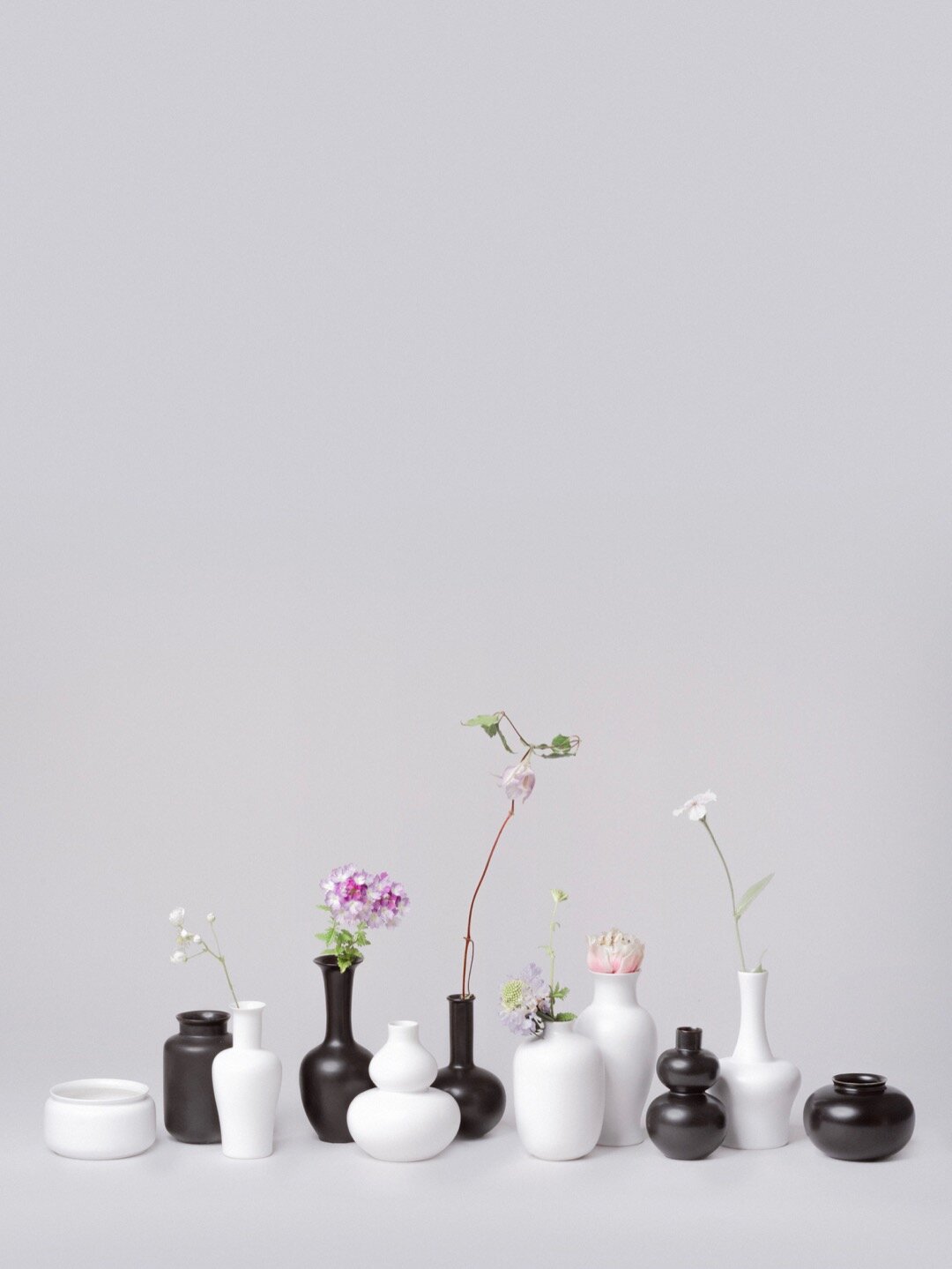 BLACK OR WHITE MINI VASE 6 (MV6)