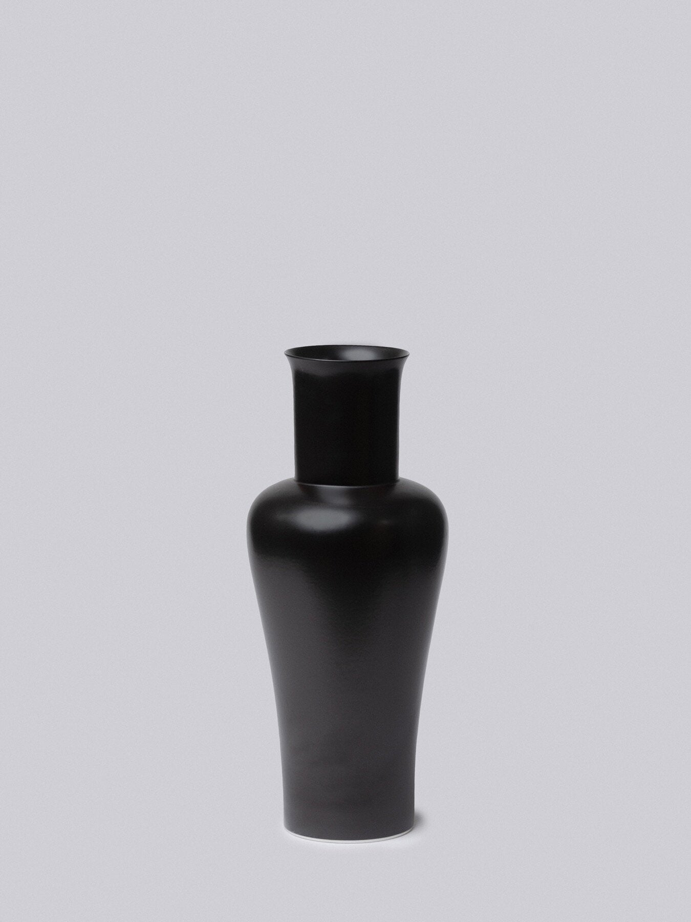 MEDIUM BLACK VASES