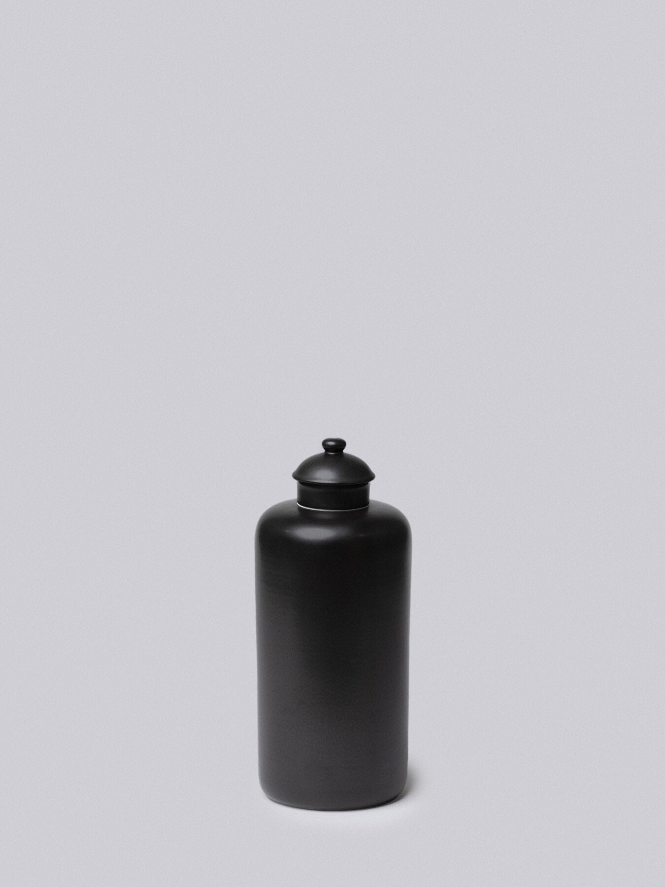 MEDIUM BLACK VASES