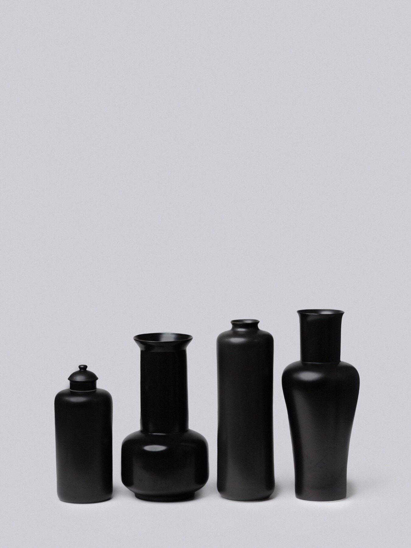 MEDIUM BLACK VASES