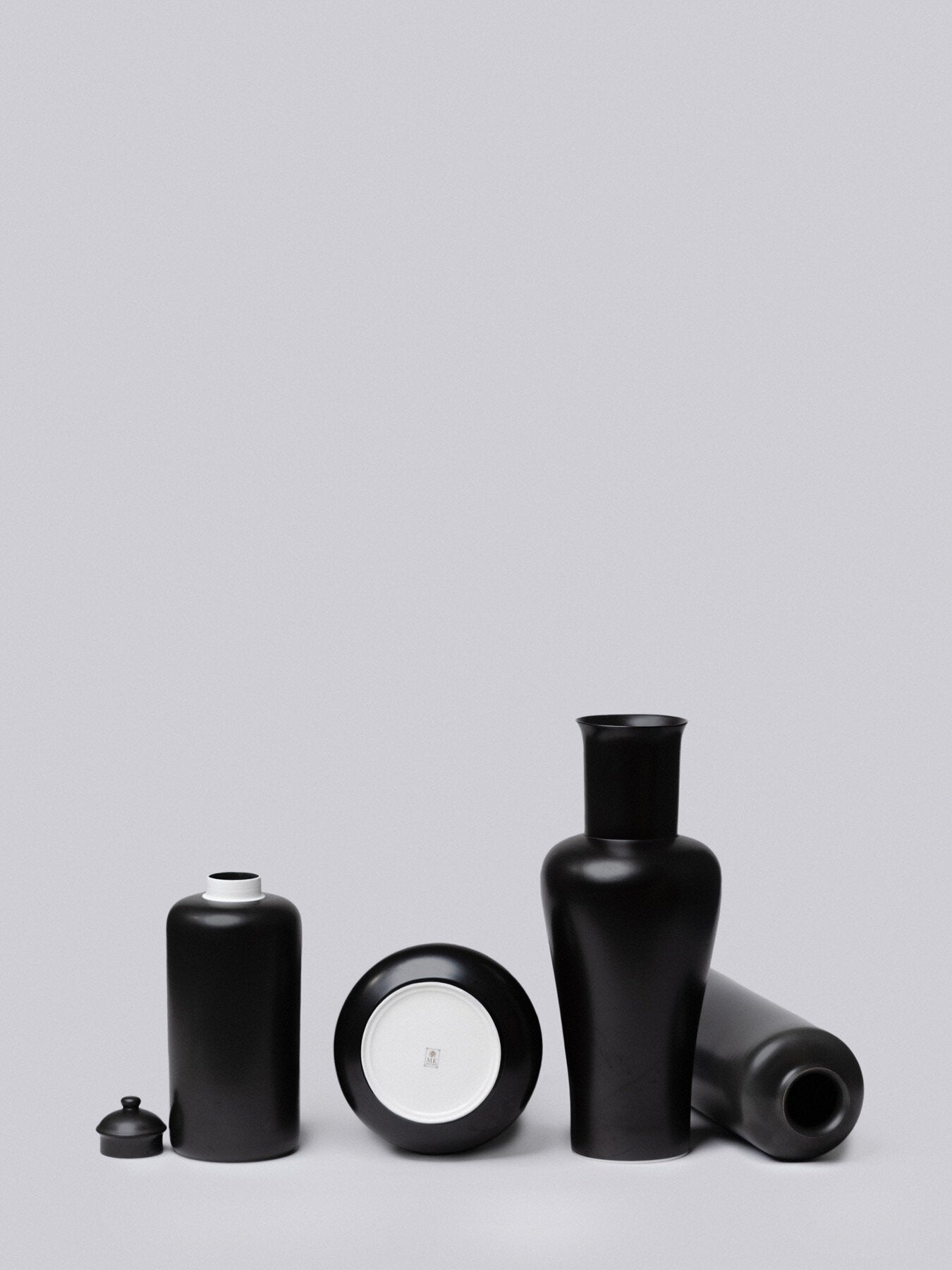 MEDIUM BLACK VASES