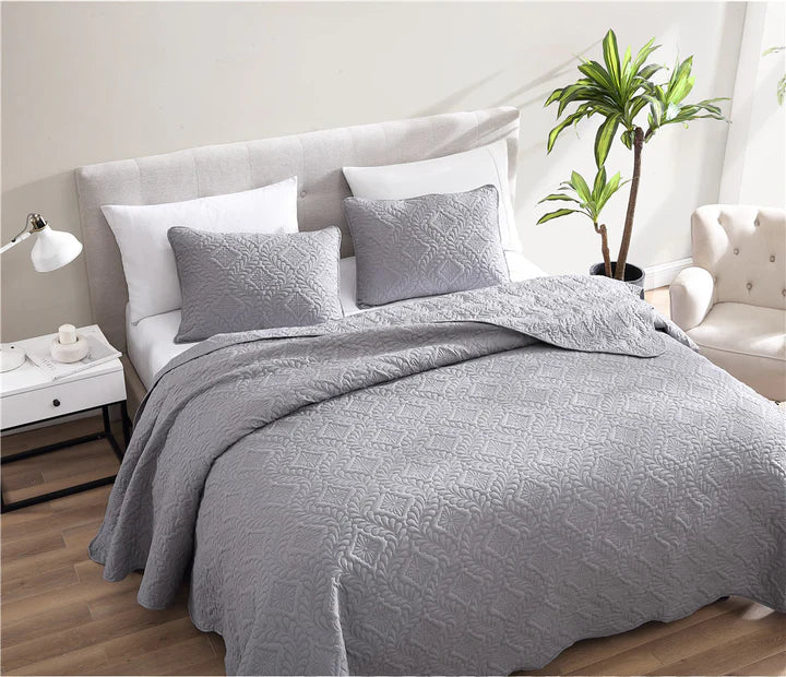 Ivy 3 Piece Scalloped Bedspread Set