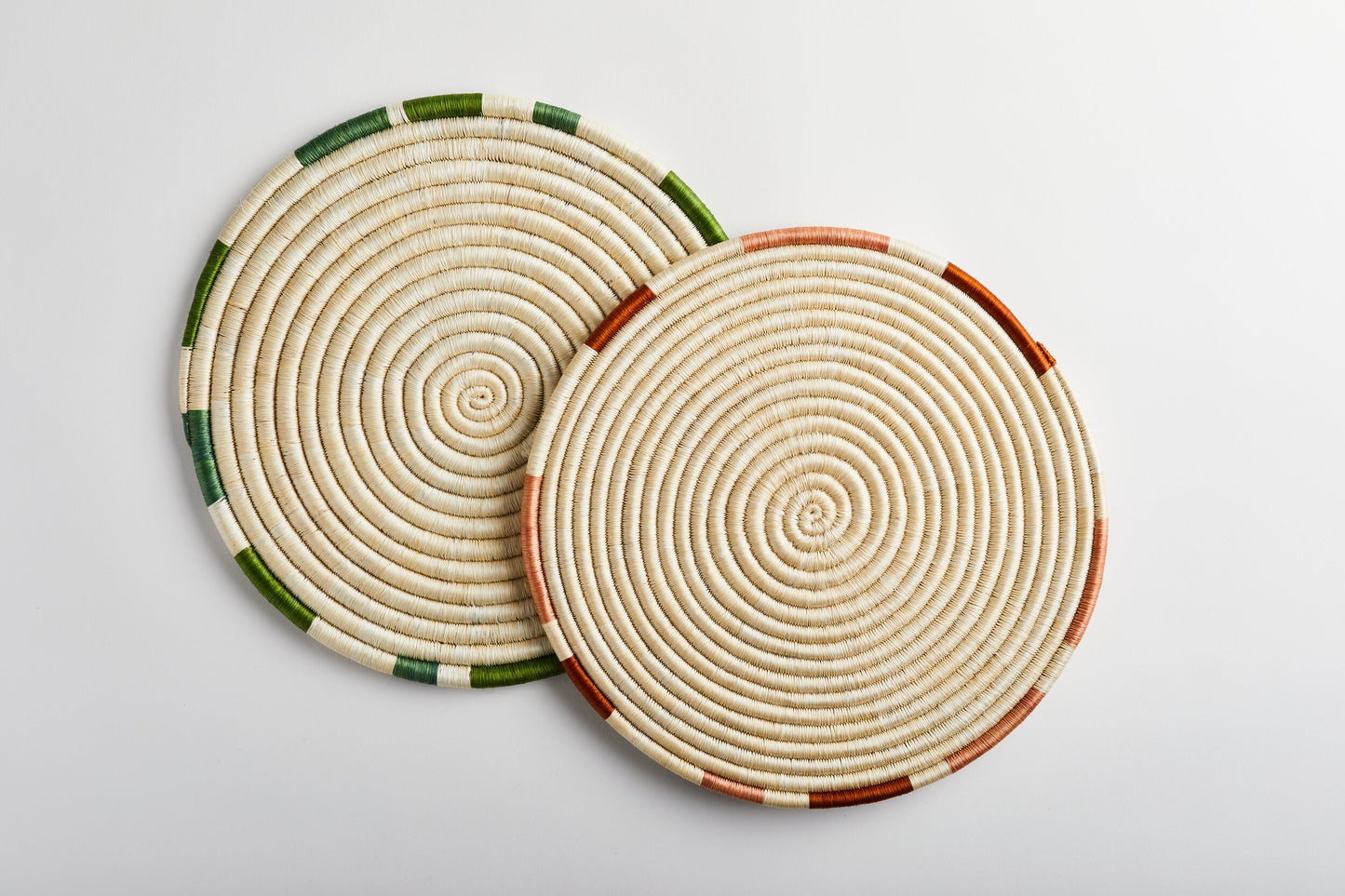 Monserrate Simple Round Placemat/Charger (Set) (2 colors)