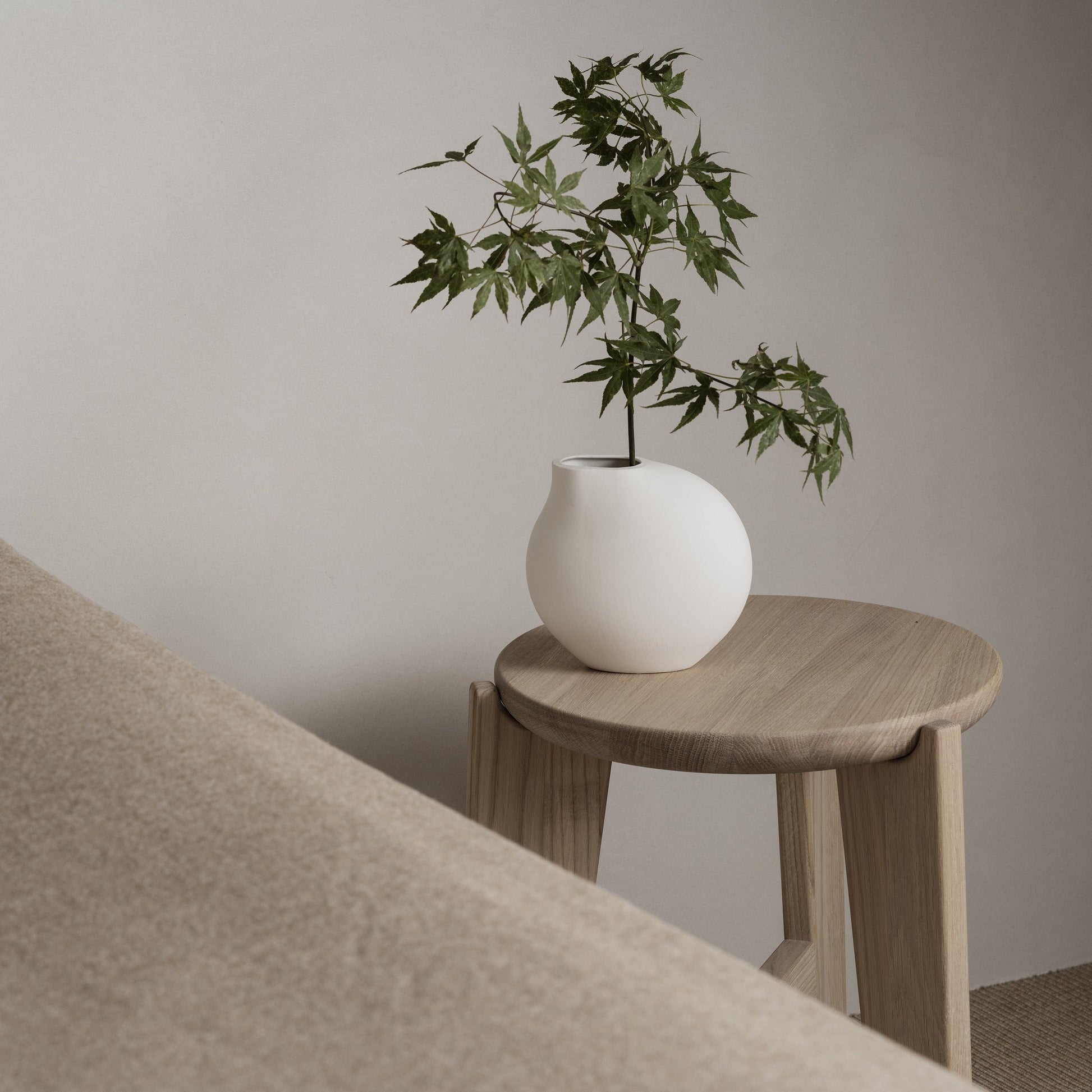 ELI Oak Stool with NONA Vase