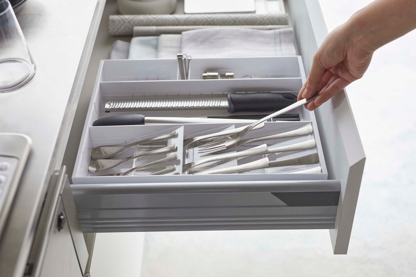Expandable Cutlery Storage Organizer