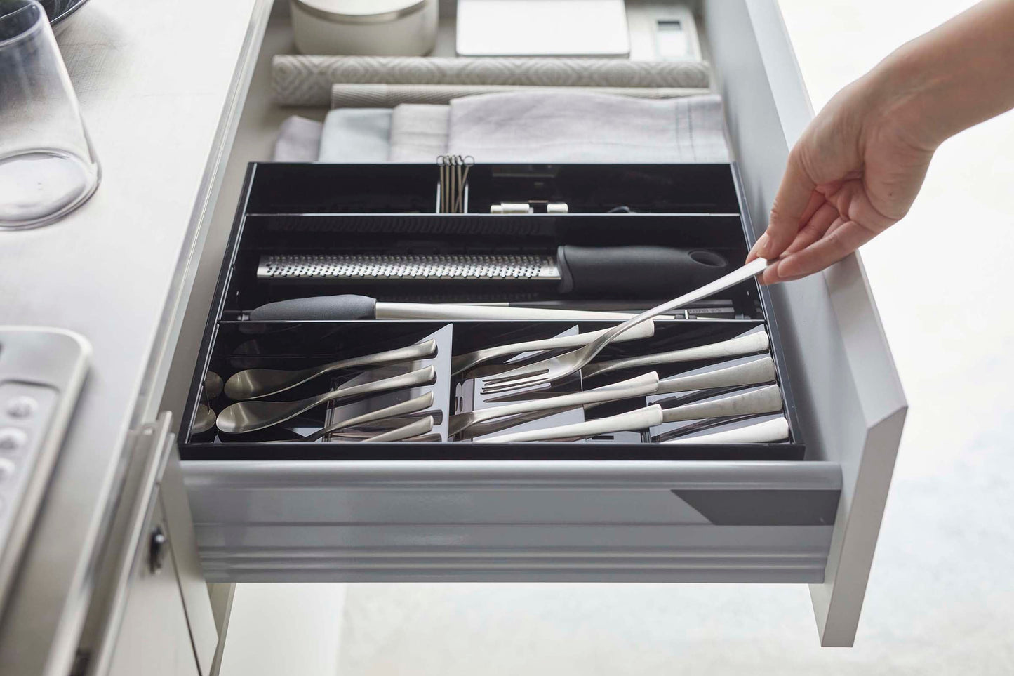Expandable Cutlery Storage Organizer